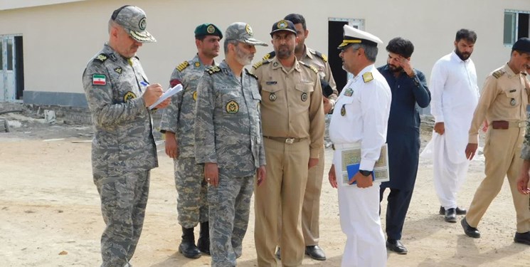 بازدید فرمانده کل ارتش از پایگاه دریایی پسابندر و رادار شهید بردبار